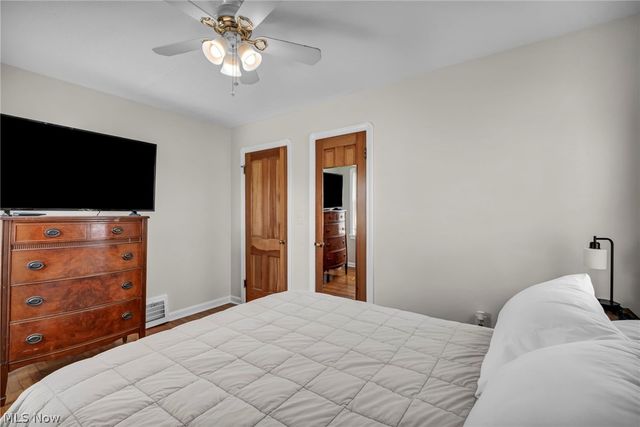 424 E 326th Street, Willowick, OH 44095