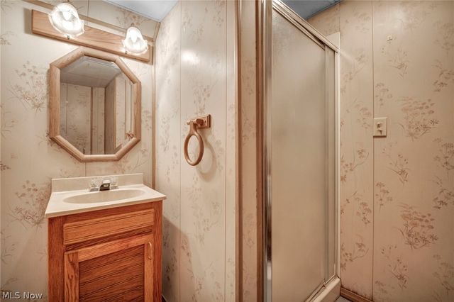 424 E 326th Street, Willowick, OH 44095