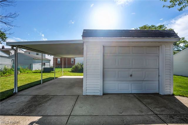 424 E 326th Street, Willowick, OH 44095