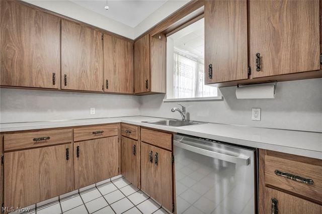 424 E 326th Street, Willowick, OH 44095