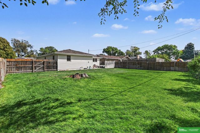 2023 E Dodge Street, Fremont, NE 68025