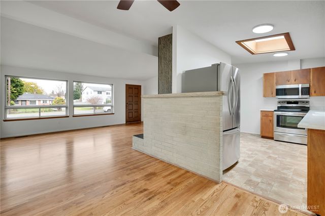 1361 S 279th Street, Des Moines, WA 98198