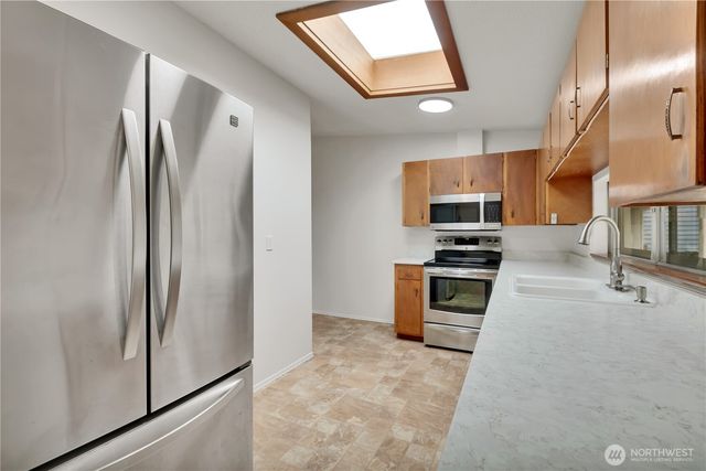 1361 S 279th Street, Des Moines, WA 98198