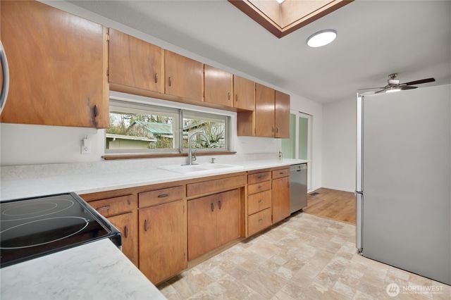 1361 S 279th Street, Des Moines, WA 98198