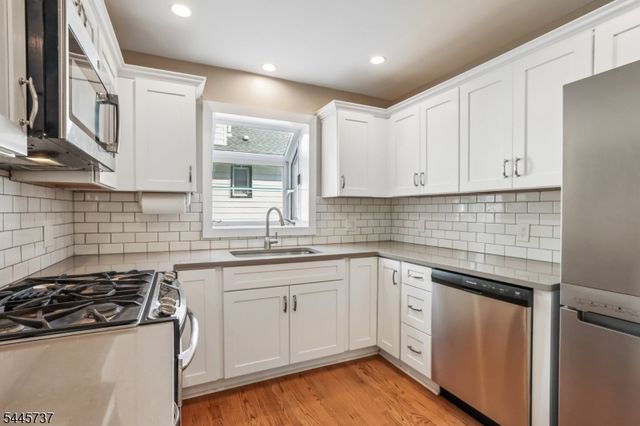 11 Woodward Ave, Bloomingdale Boro, NJ 07403