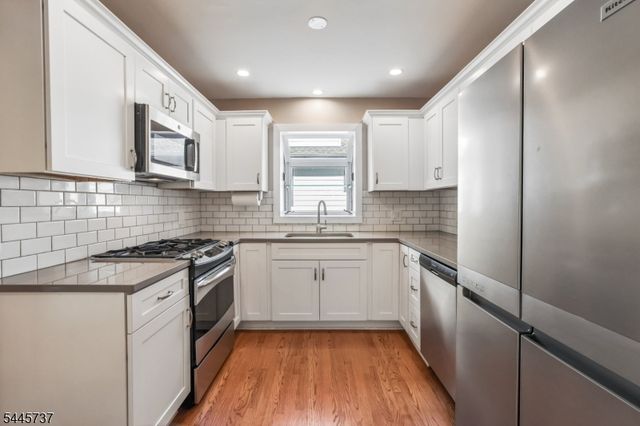 11 Woodward Ave, Bloomingdale Boro, NJ 07403