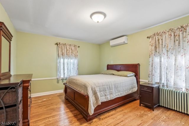 11 Woodward Ave, Bloomingdale Boro, NJ 07403