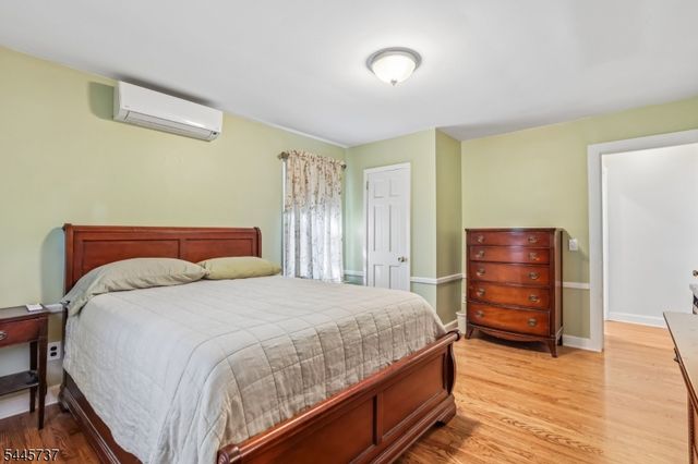 11 Woodward Ave, Bloomingdale Boro, NJ 07403