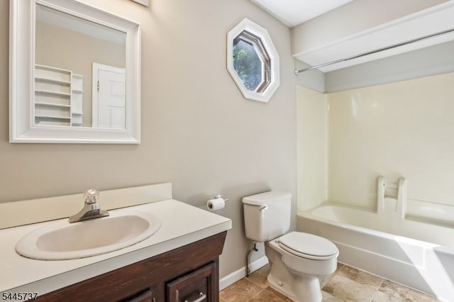 11 Woodward Ave, Bloomingdale Boro, NJ 07403