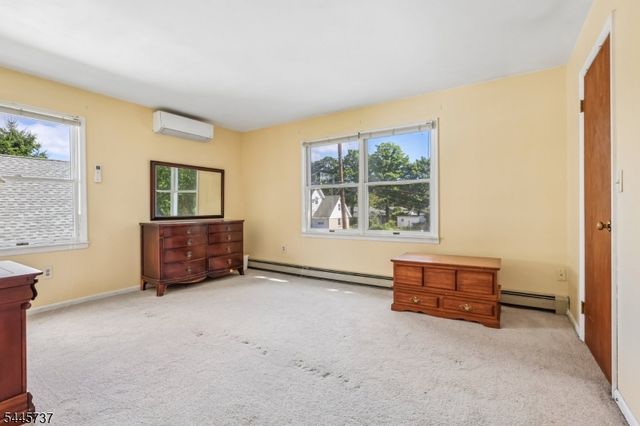 11 Woodward Ave, Bloomingdale Boro, NJ 07403