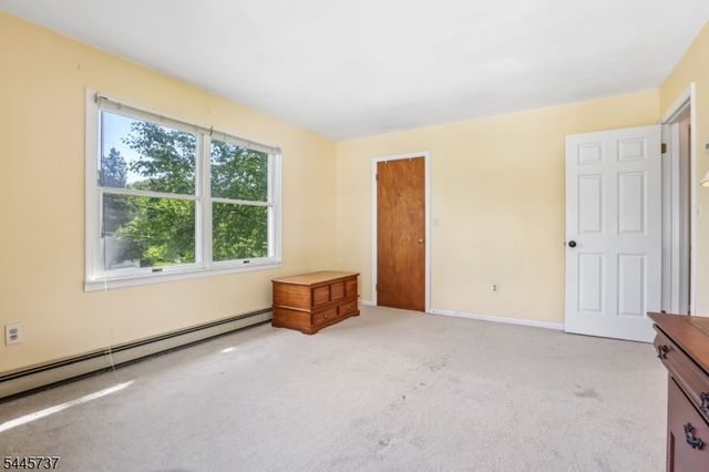11 Woodward Ave, Bloomingdale Boro, NJ 07403