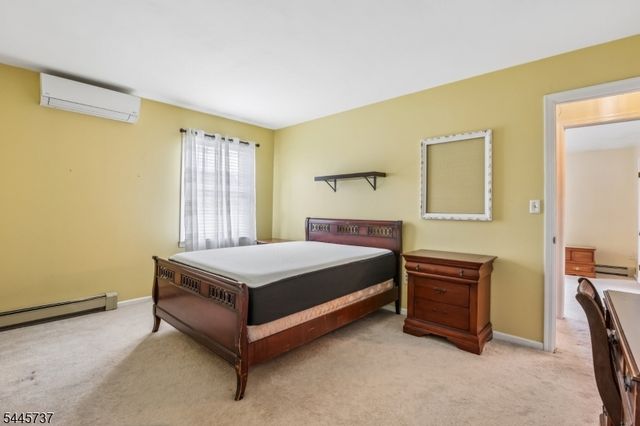 11 Woodward Ave, Bloomingdale Boro, NJ 07403