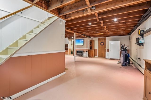 11 Woodward Ave, Bloomingdale Boro, NJ 07403