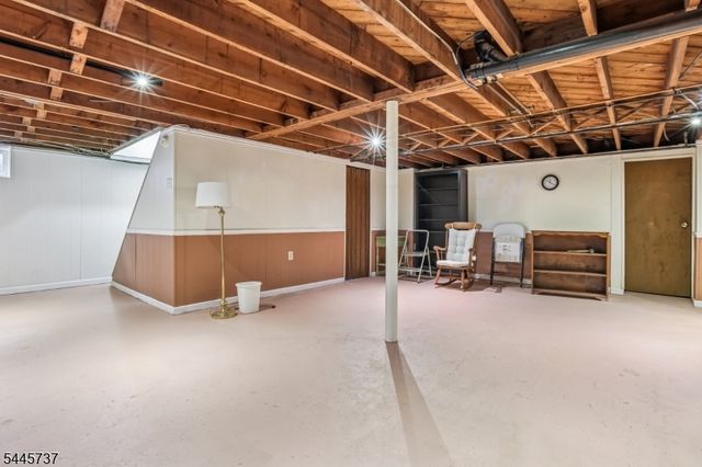 11 Woodward Ave, Bloomingdale Boro, NJ 07403