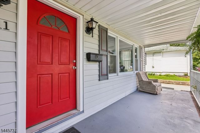 11 Woodward Ave, Bloomingdale Boro, NJ 07403