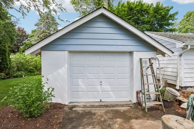 11 Woodward Ave, Bloomingdale Boro, NJ 07403