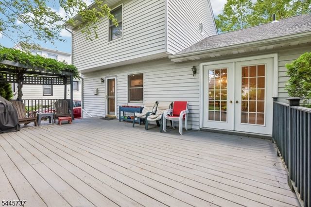 11 Woodward Ave, Bloomingdale Boro, NJ 07403