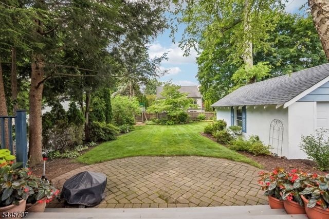 11 Woodward Ave, Bloomingdale Boro, NJ 07403