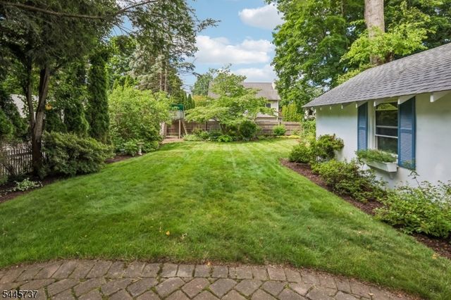 11 Woodward Ave, Bloomingdale Boro, NJ 07403