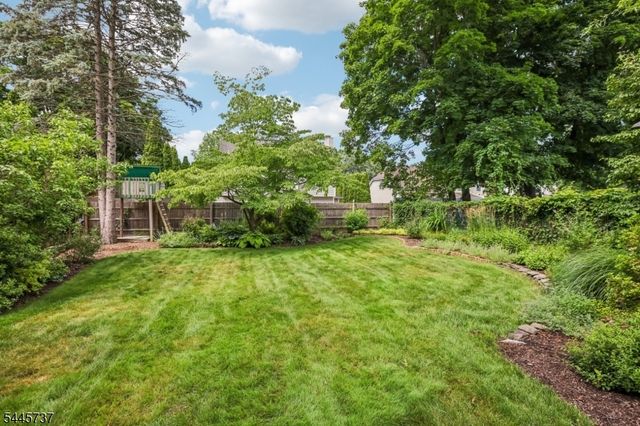 11 Woodward Ave, Bloomingdale Boro, NJ 07403