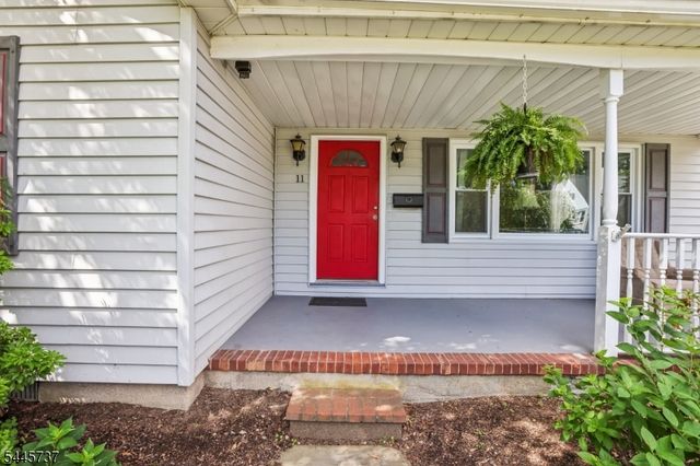 11 Woodward Ave, Bloomingdale Boro, NJ 07403