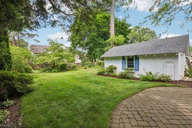 11 Woodward Ave, Bloomingdale Boro, NJ 07403