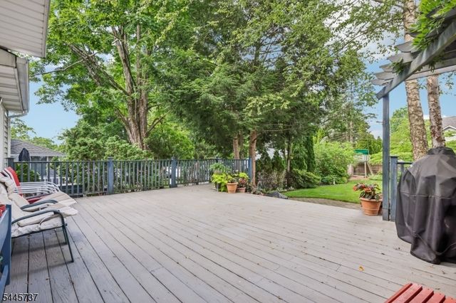 11 Woodward Ave, Bloomingdale Boro, NJ 07403