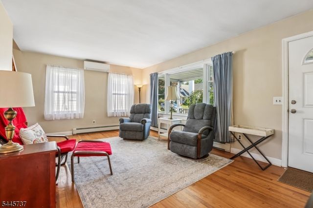 11 Woodward Ave, Bloomingdale Boro, NJ 07403