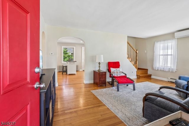 11 Woodward Ave, Bloomingdale Boro, NJ 07403