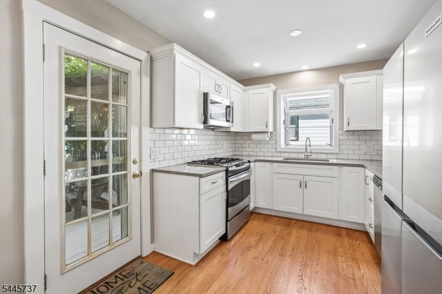 11 Woodward Ave, Bloomingdale Boro, NJ 07403