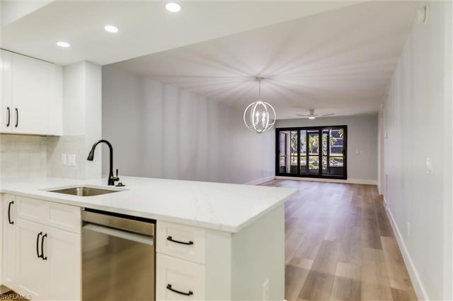 2445 W Gulf DR 6D, Sanibel, FL 33957