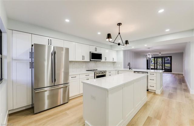 2445 W Gulf DR 6D, Sanibel, FL 33957