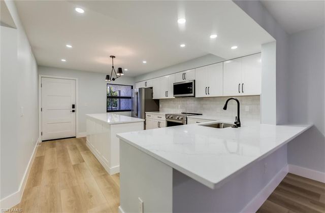 2445 W Gulf DR 6D, Sanibel, FL 33957