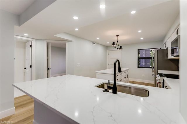 2445 W Gulf DR 6D, Sanibel, FL 33957