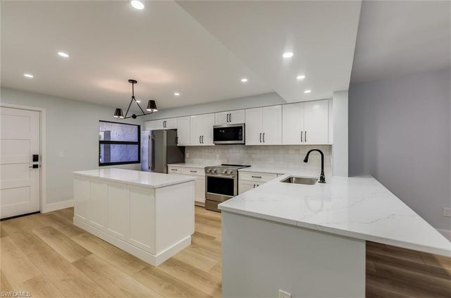 2445 W Gulf DR 6D, Sanibel, FL 33957