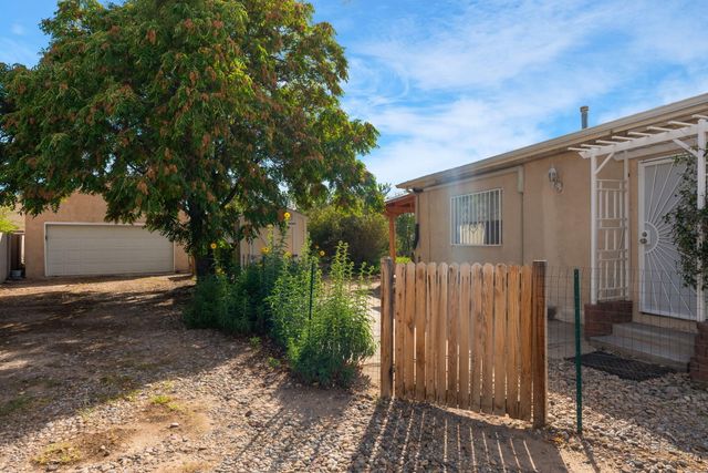 406 Atrisco Drive SW, Albuquerque, NM 87105