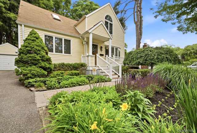 71 E 17th Street, Huntington Station, NY 11746