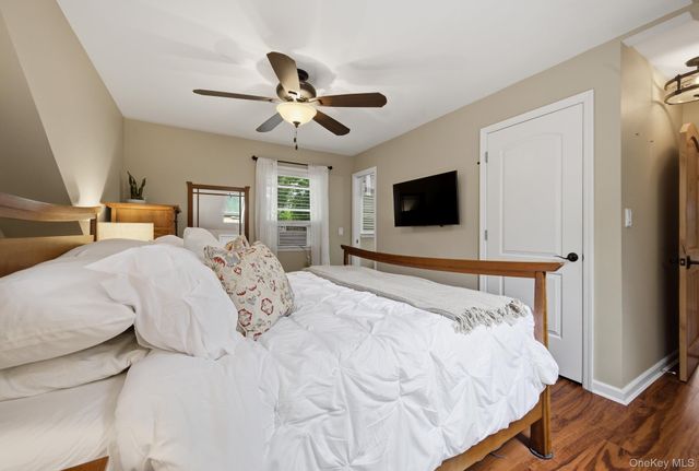 71 E 17th Street, Huntington Station, NY 11746