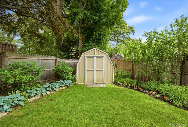 71 E 17th Street, Huntington Station, NY 11746