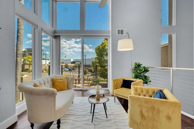 2440 Via Alta, San Diego, CA 92108