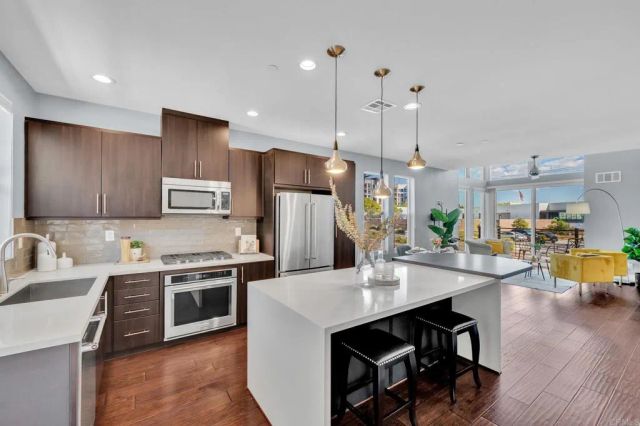 2440 Via Alta, San Diego, CA 92108