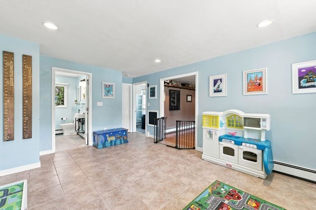 188 Baldwin Ave, Framingham, MA 01701