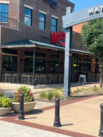 212 S Warren Street, Burleson, TX 76028