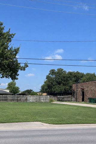 212 S Warren Street, Burleson, TX 76028