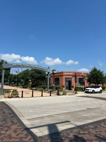 212 S Warren Street, Burleson, TX 76028