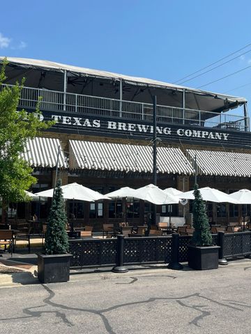 212 S Warren Street, Burleson, TX 76028