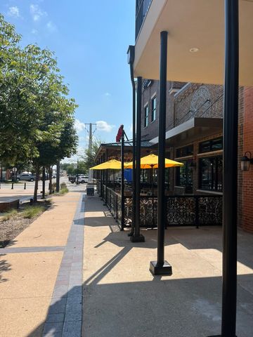 212 S Warren Street, Burleson, TX 76028