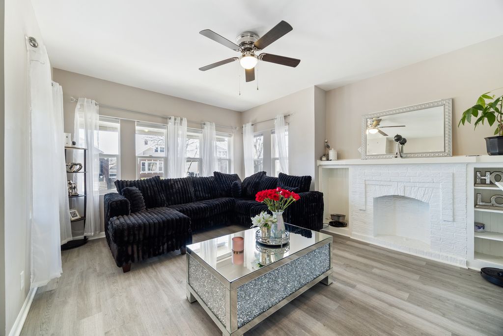 2431 Gunderson Avenue, Berwyn, IL 60402 — photo 2