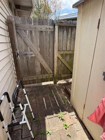 4102 Sherwood Lane 12, Houston, TX 77092