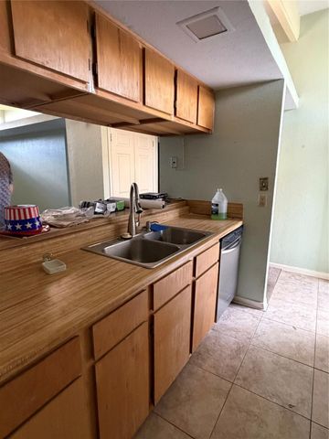 4102 Sherwood Lane 12, Houston, TX 77092